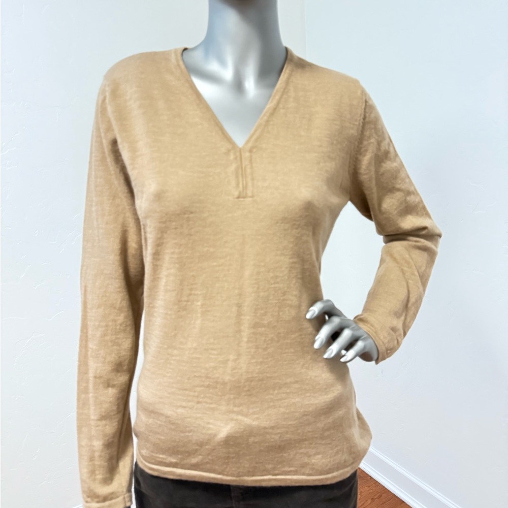 Preswick & Moore Women's Beige V-Neck Fine Wool Classic Casual Sweater